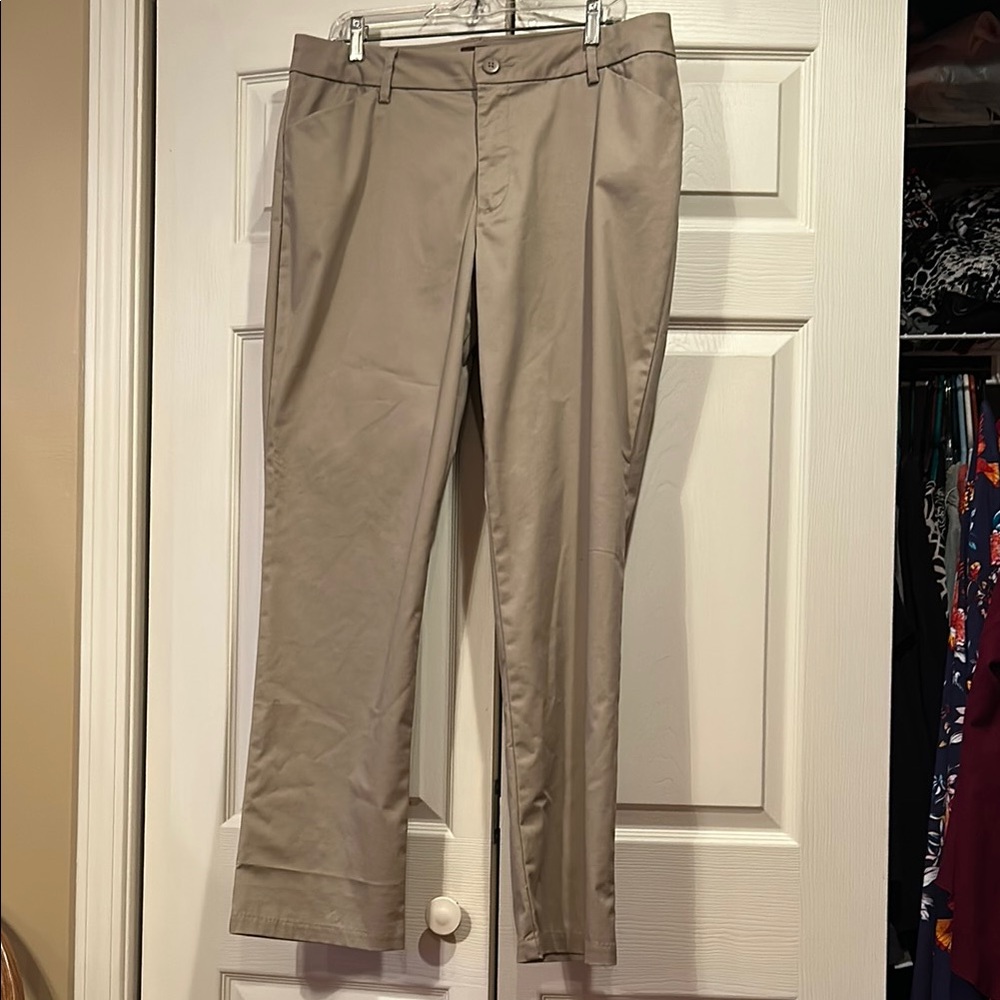 Lee Men's sz 37 x 30 - Tan Wrinkle Free Pants